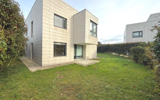 Villa independiente con piscina y pista de Padel