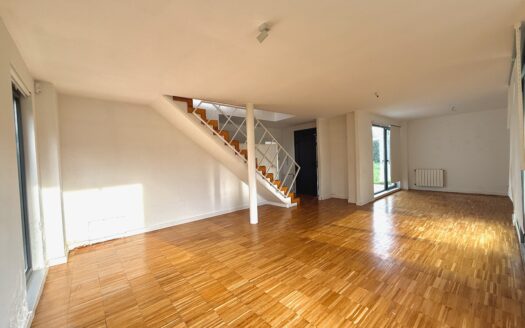 Villa independiente con piscina y pista de Padel