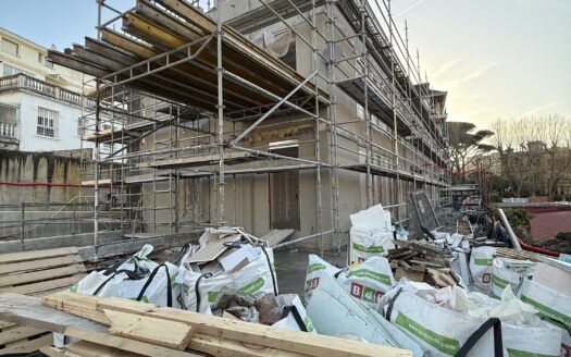 Bajo con jardín de obra nueva en Sardinero
