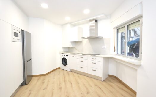 Piso con garaje en Cuatro Caminos